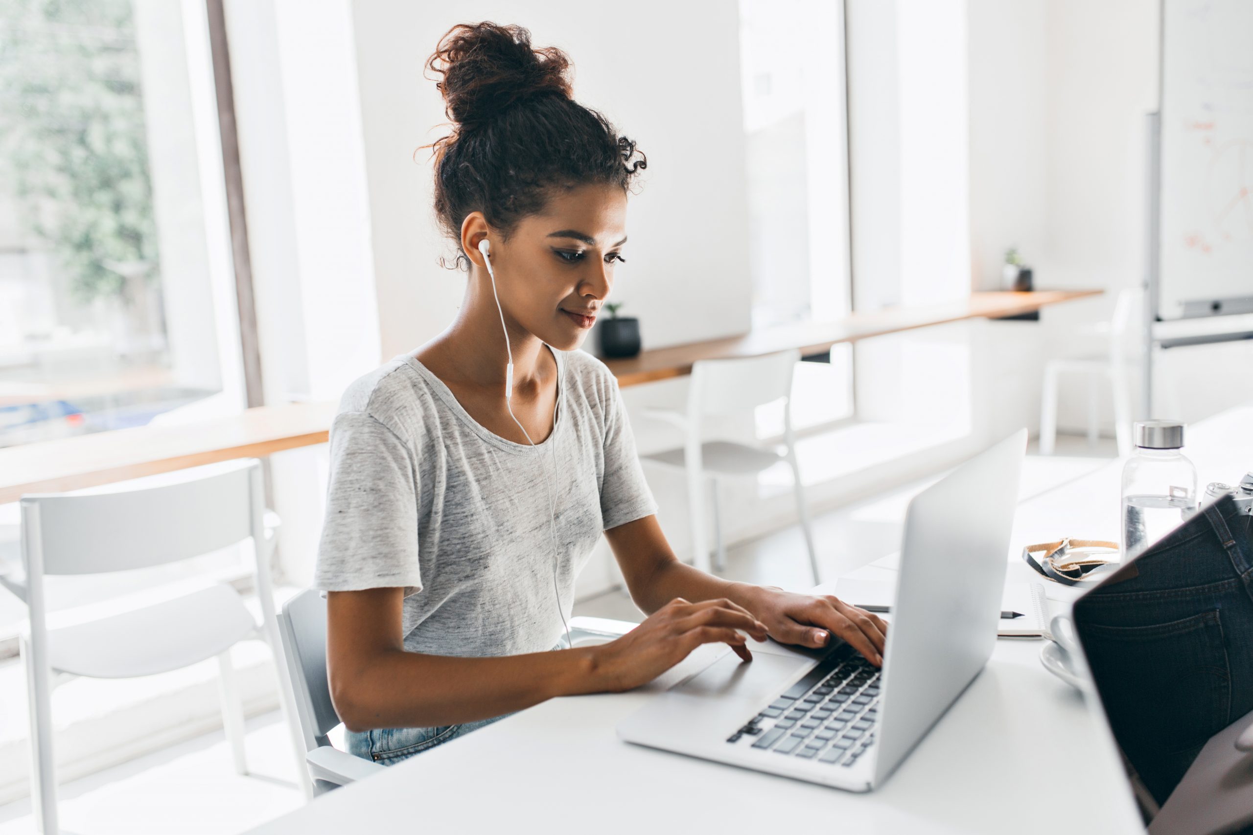 Como usar a tecnologia de sala de reunião virtual numa plataforma de eventos digitais